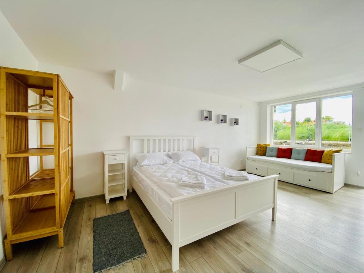 Pixel Guesthouse Тыргу-Секуеск Экстерьер фото