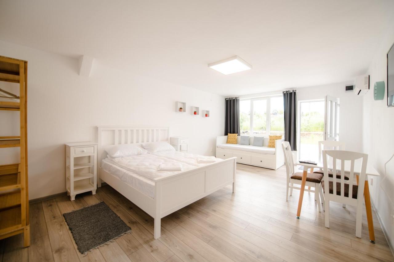 Pixel Guesthouse Тыргу-Секуеск Экстерьер фото