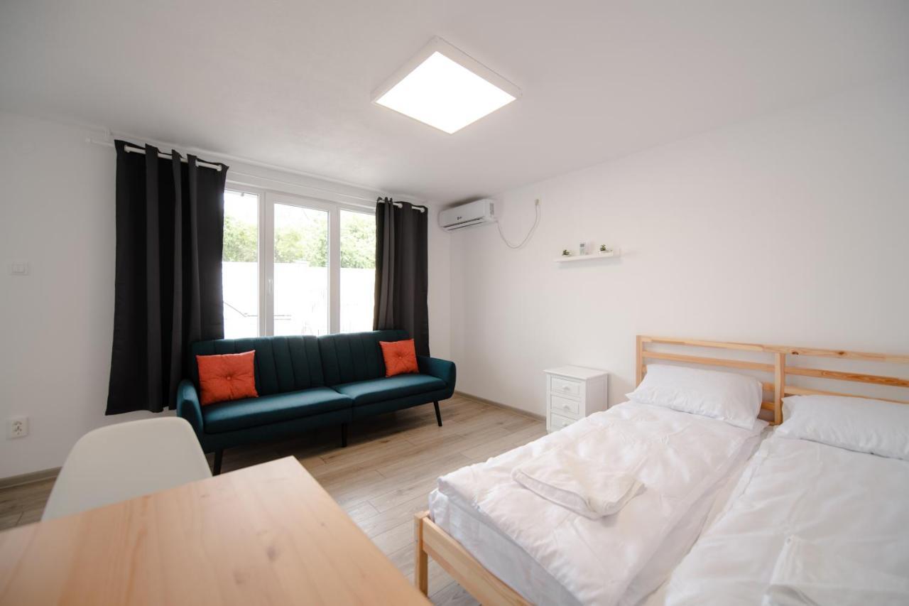Pixel Guesthouse Тыргу-Секуеск Экстерьер фото