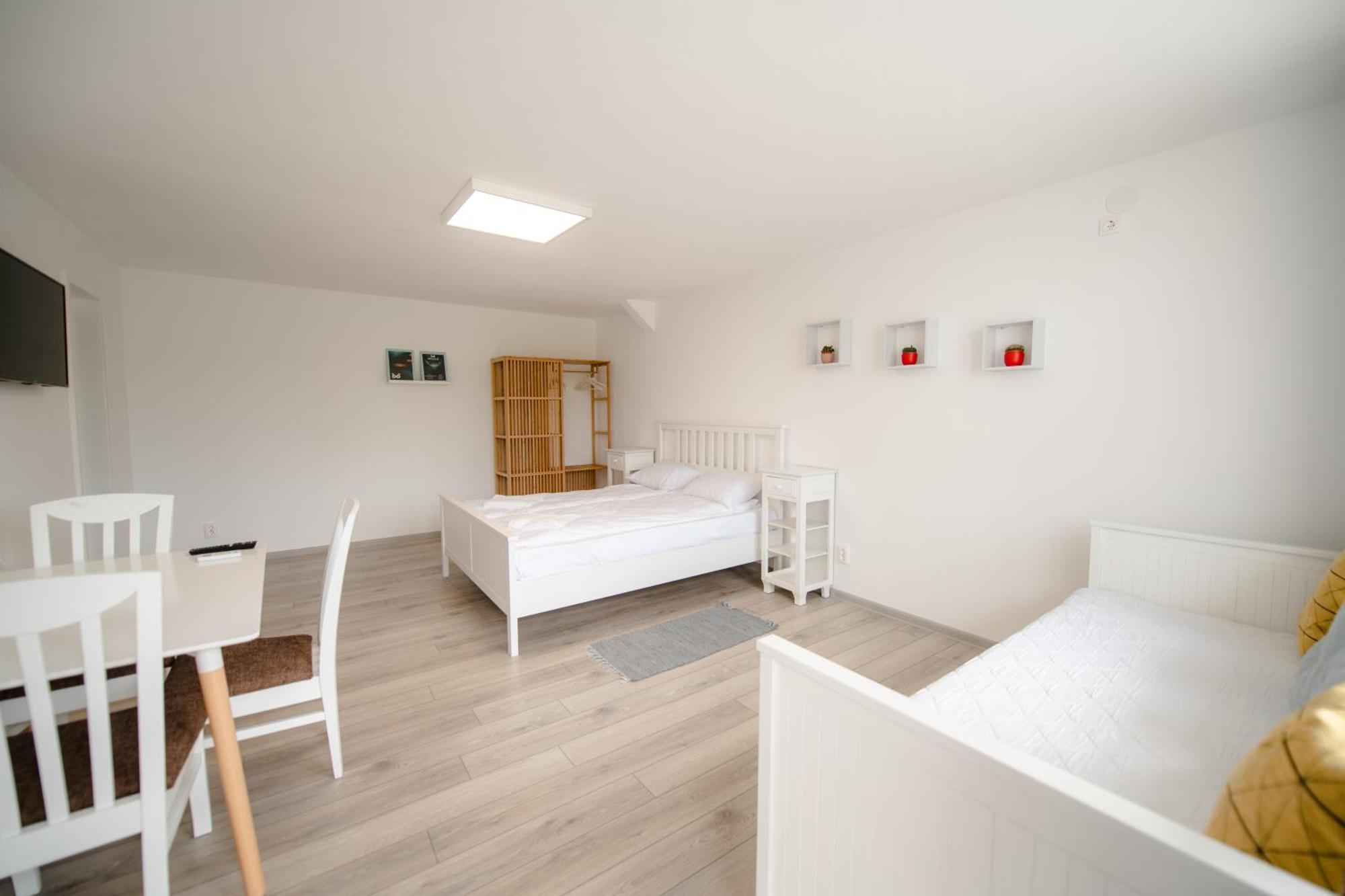 Pixel Guesthouse Тыргу-Секуеск Экстерьер фото