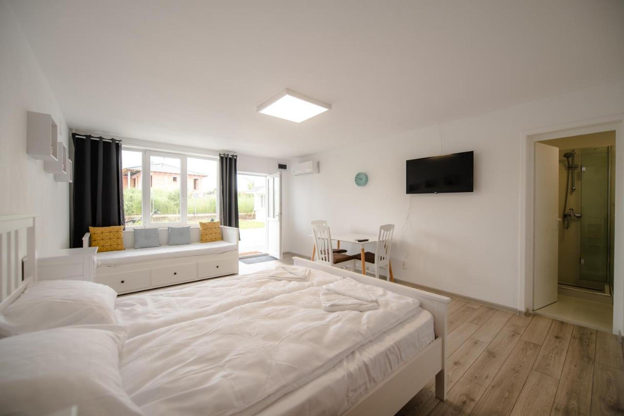 Pixel Guesthouse Тыргу-Секуеск Экстерьер фото