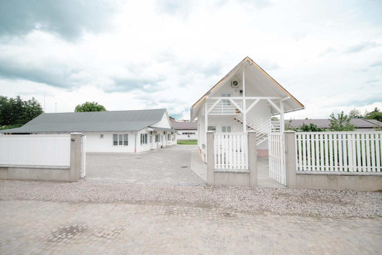 Pixel Guesthouse Тыргу-Секуеск Экстерьер фото