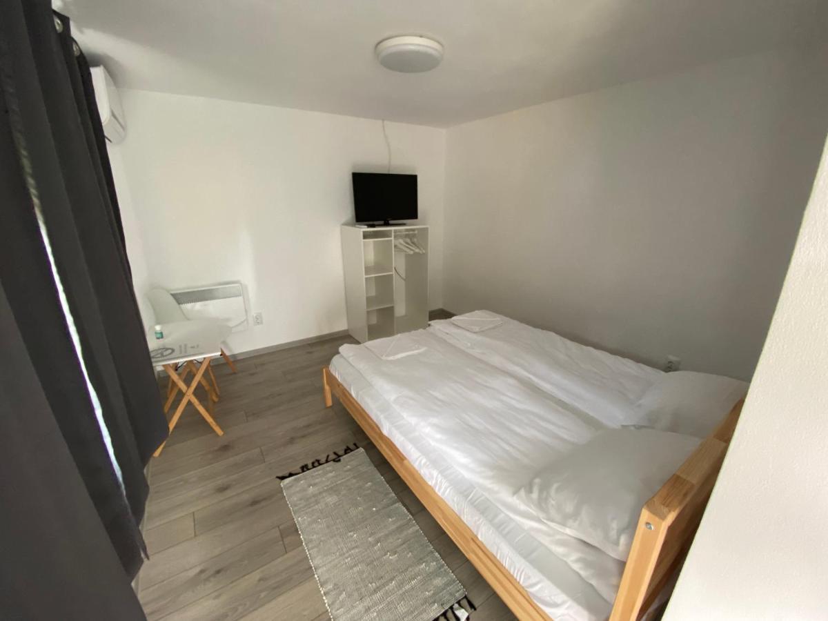 Pixel Guesthouse Тыргу-Секуеск Экстерьер фото