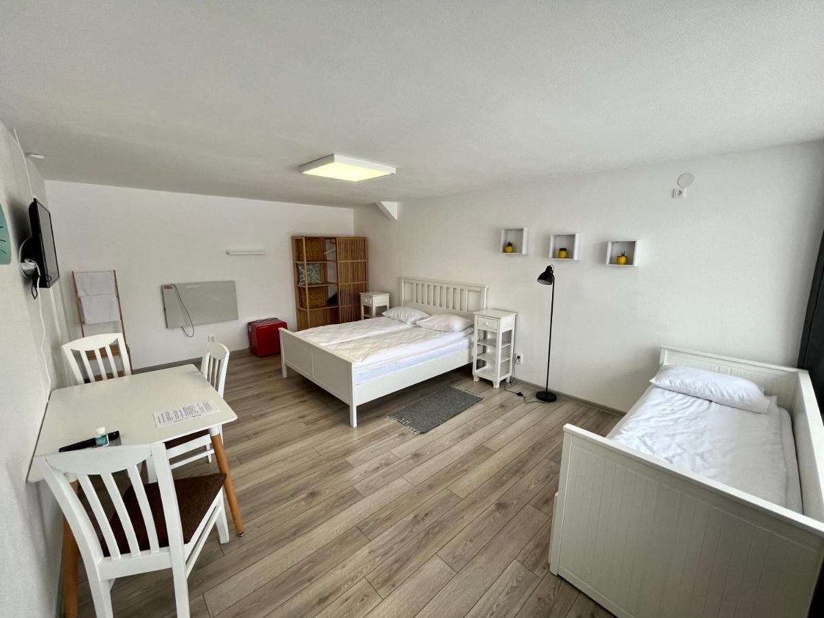Pixel Guesthouse Тыргу-Секуеск Экстерьер фото