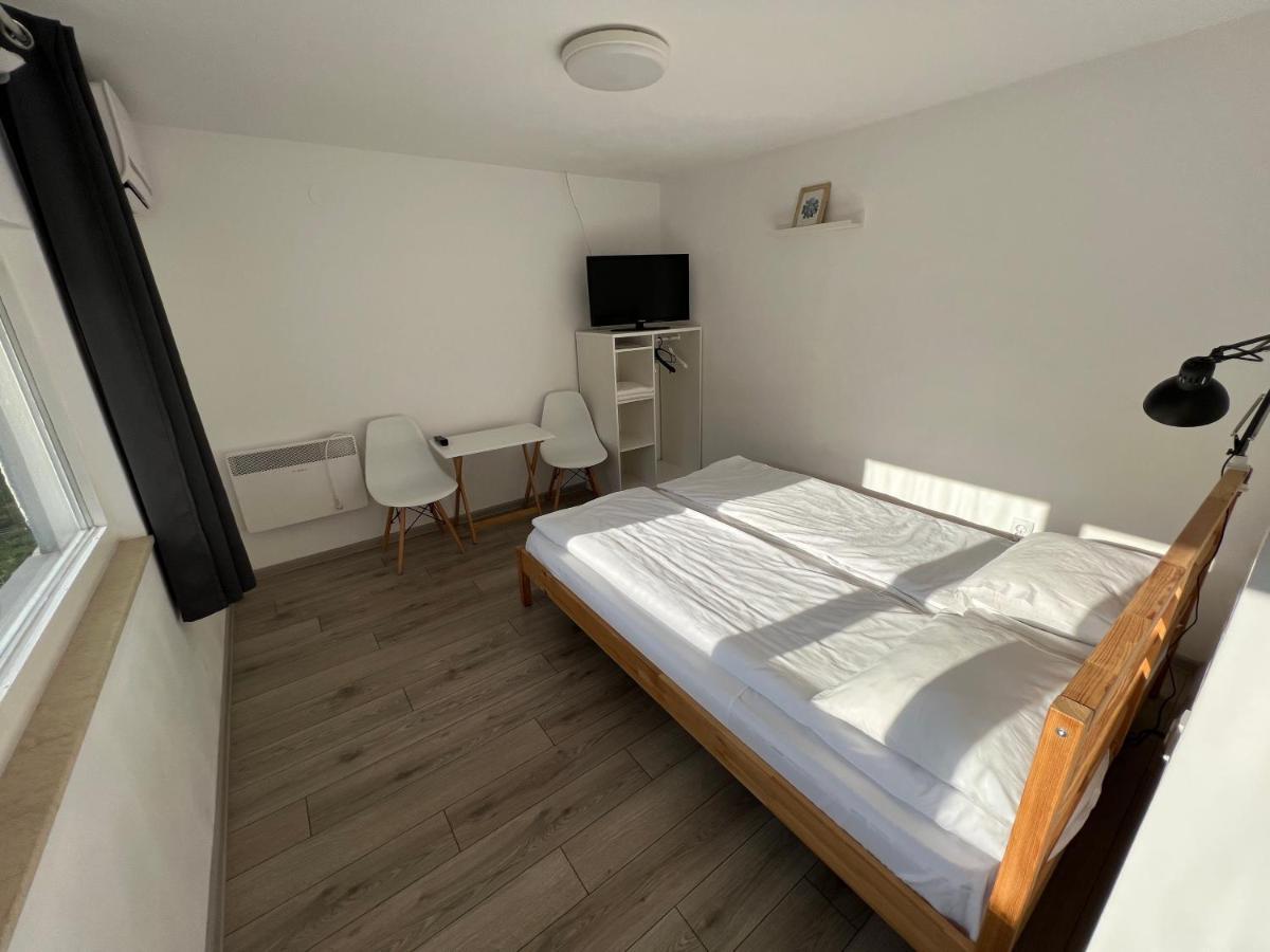 Pixel Guesthouse Тыргу-Секуеск Экстерьер фото