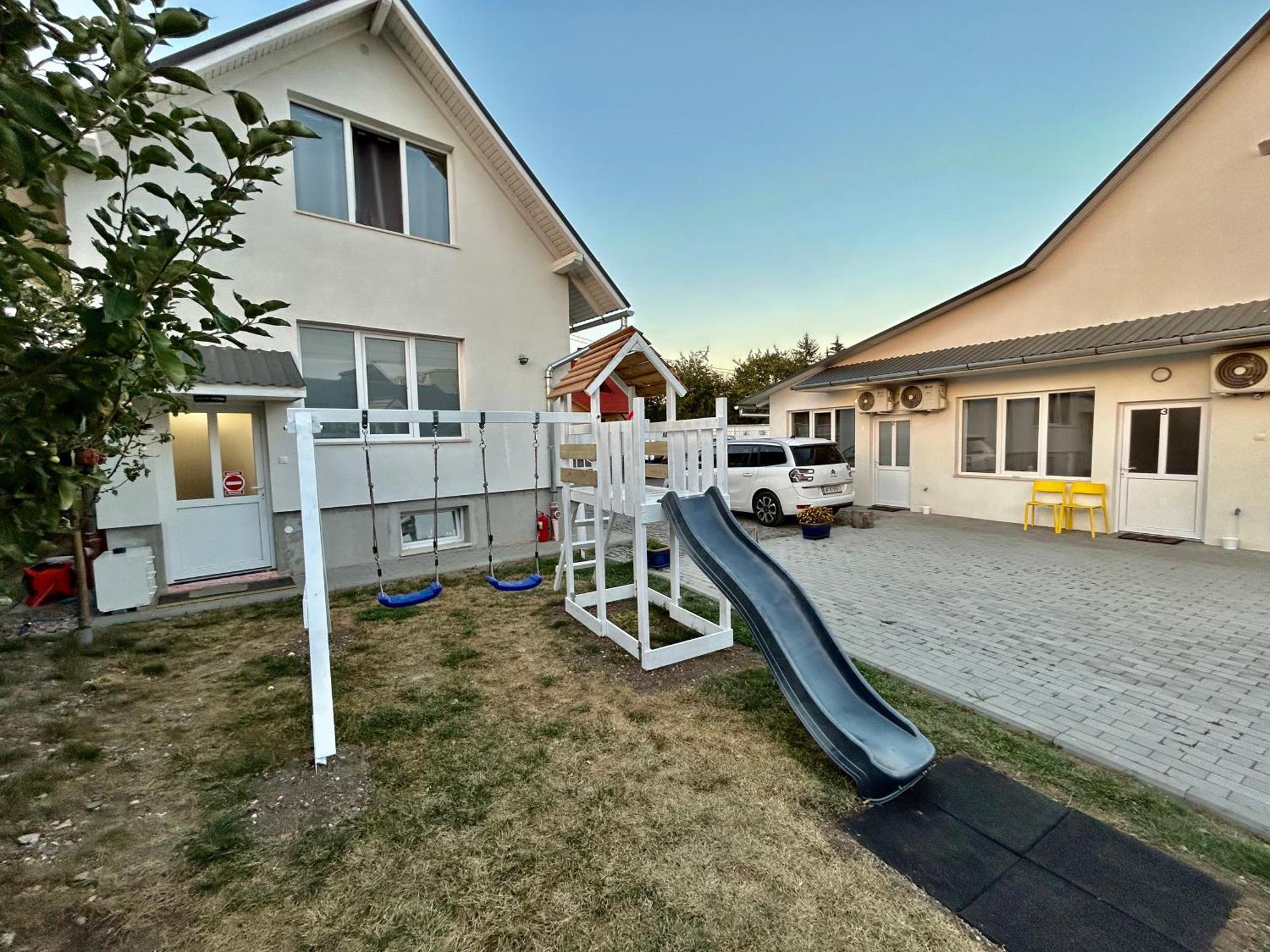 Pixel Guesthouse Тыргу-Секуеск Экстерьер фото